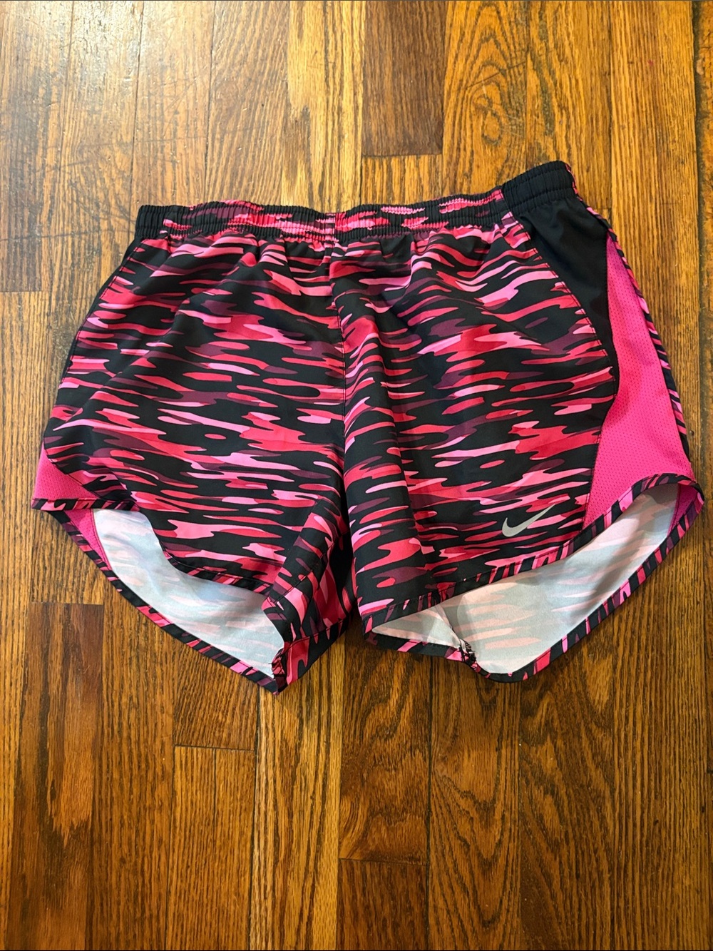 🎉Like New! Nike Women's Pink and Black Camo Running Shorts!